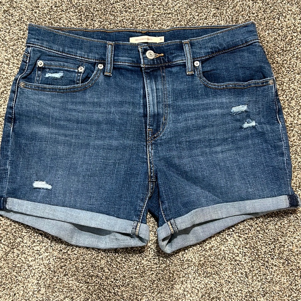Levi’s mid-rise distressed jean shorts, size 31